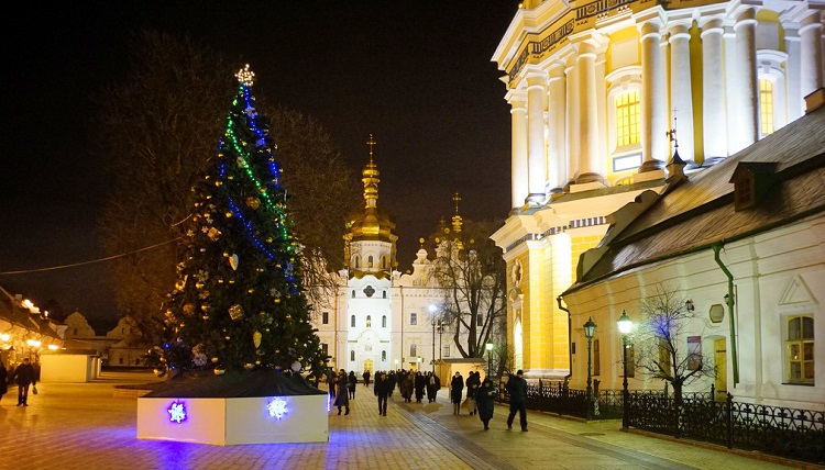 Віруючі УПЦ зустрінуть Новоліття в храмах фото 1