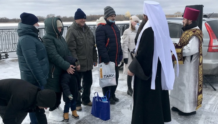 С молитвой и радостью: как в епархиях УПЦ встретили праздник Богоявления фото 8