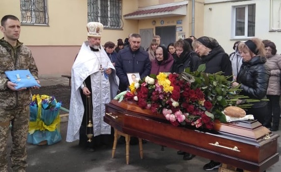 В Полтавской и Сарненской епархиях УПЦ отпели воинов фото 1