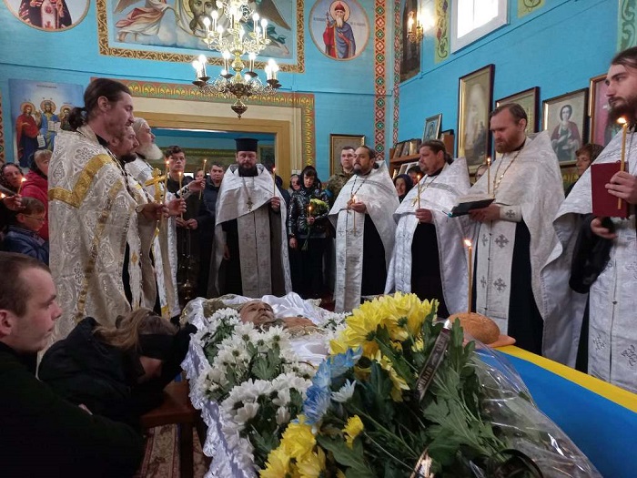 У Чернівецькій і Волинській єпархіях УПЦ попрощалися із загиблими воїнами фото 2