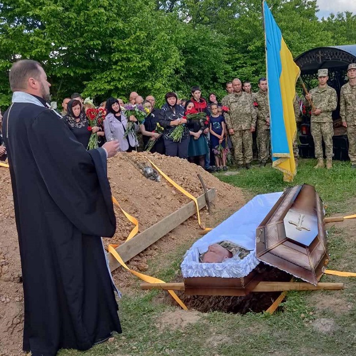 В Мукачевской, Харьковской и Черновицкой епархиях УПЦ отпели воинов фото 1