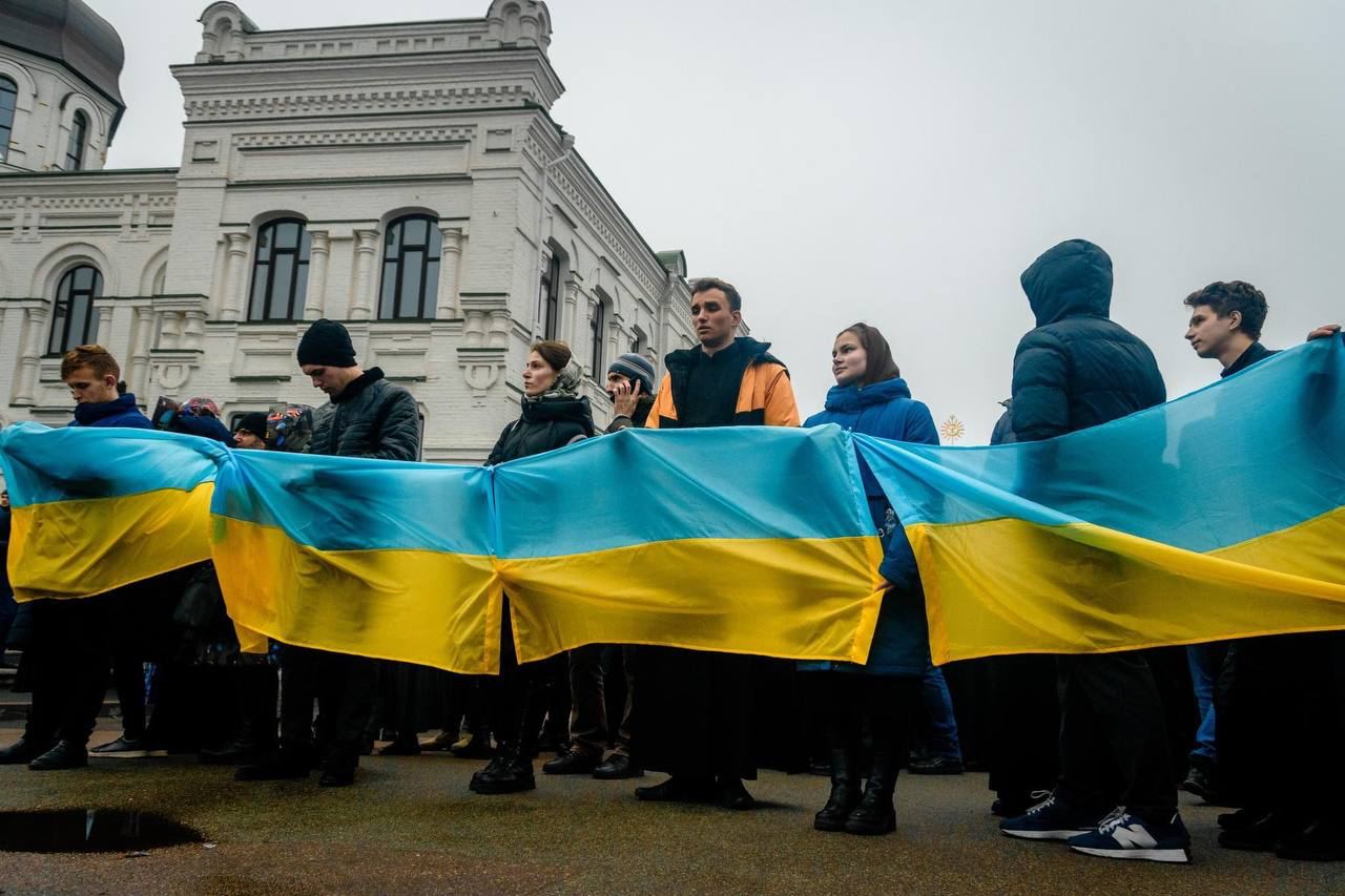 Хроніки стояння за Лавру: 3 квітня фото 1