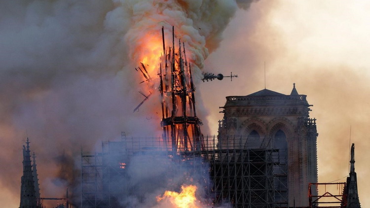 Why did the Notre Dame Cathedral burn down? фото 2