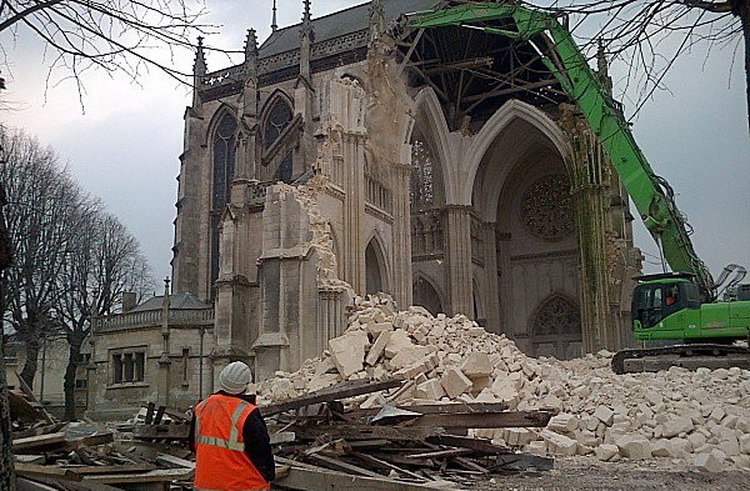 Why did the Notre Dame Cathedral burn down? фото 5