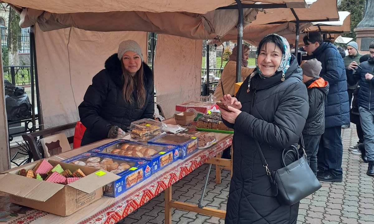 УПЦ провела у різних регіонах благодійні ярмарки на підтримку ЗСУ фото 2