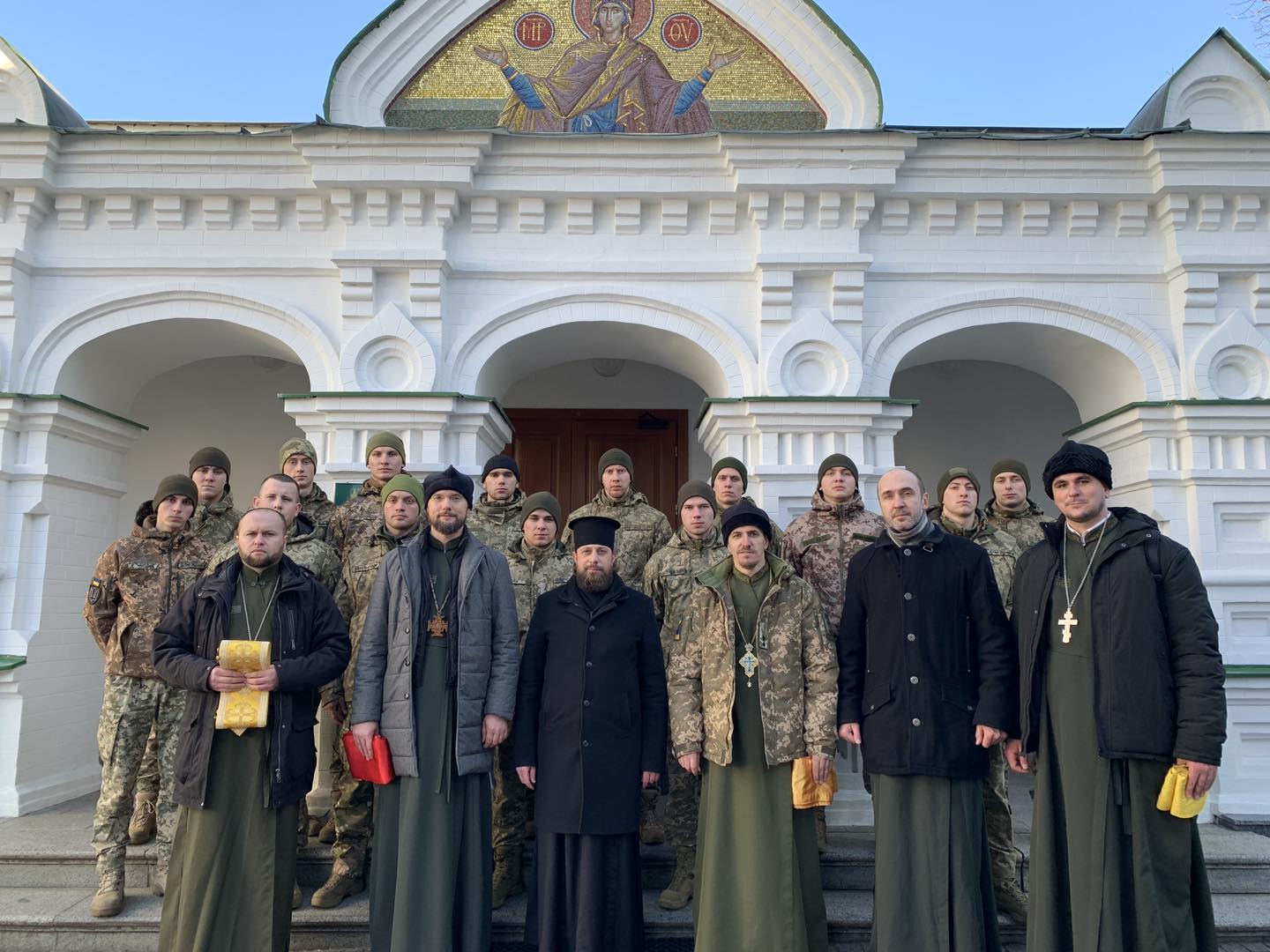 Лотыш и капелланы ПЦУ устроили «молебен» в Дальних пещерах Лавры фото 1