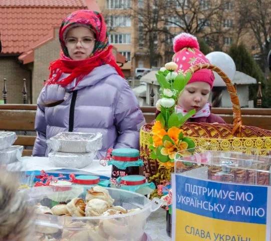 УПЦ провела у різних регіонах благодійні ярмарки на підтримку ЗСУ фото 1