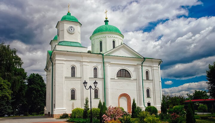 Успенський собор УПЦ у Каневі.