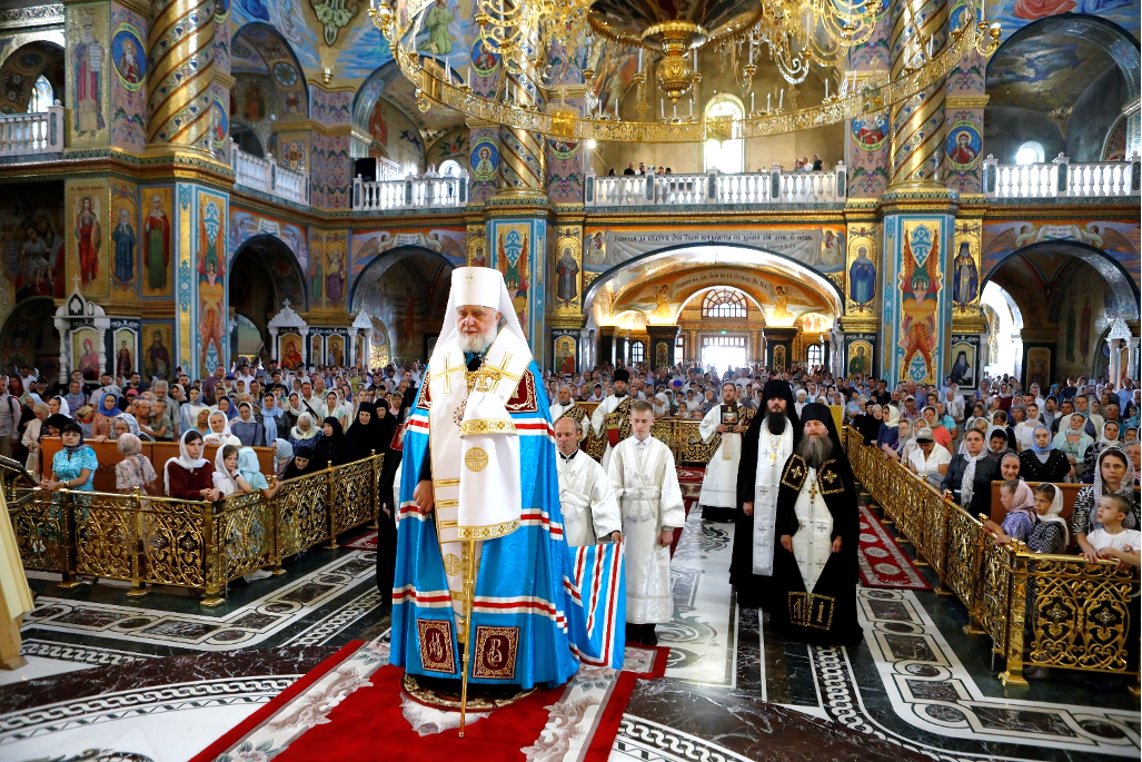 Митрополит Володимир на богослужінні в Почаївській лаврі